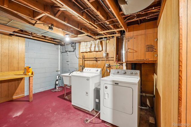 74 Barrington Road, Bloomfield Charter Township, MI 48302