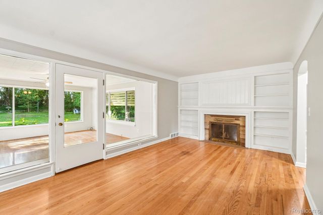 74 Barrington Road, Bloomfield Charter Township, MI 48302