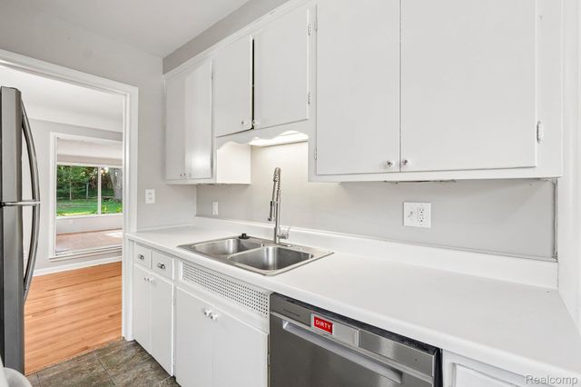 74 Barrington Road, Bloomfield Charter Township, MI 48302