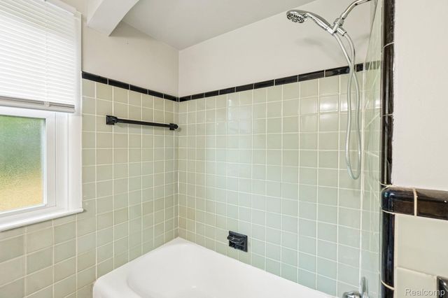 74 Barrington Road, Bloomfield Charter Township, MI 48302