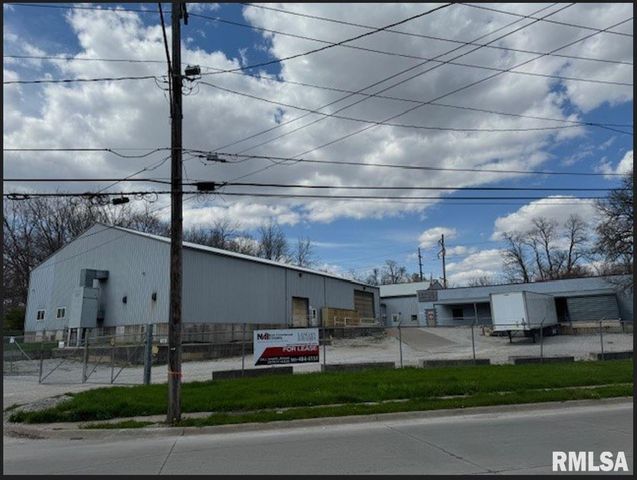 2902 INDIAN Road, Davenport, IA 52802