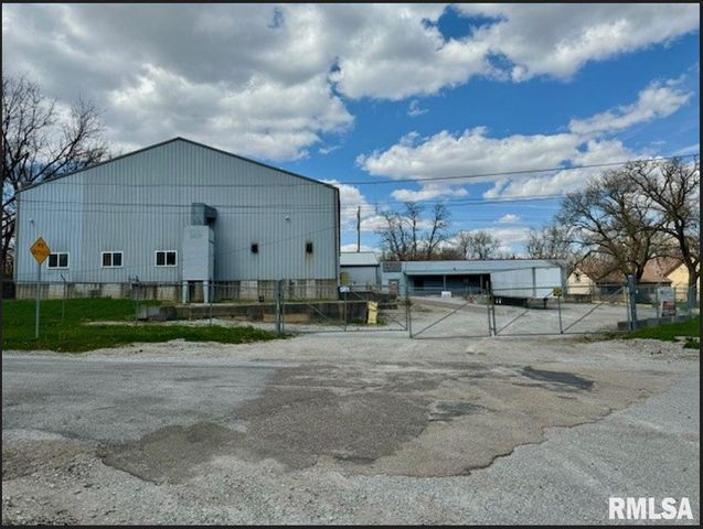 2902 INDIAN Road, Davenport, IA 52802