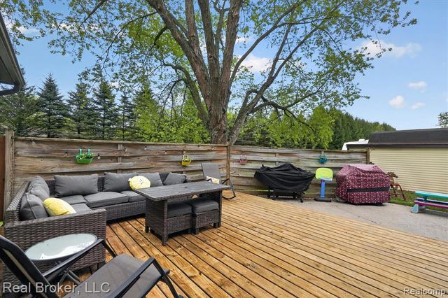 3885 Morgan Road, Lake Orion, MI 48359