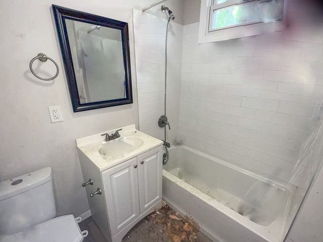 23 Eldert St, Springfield, MA 01109