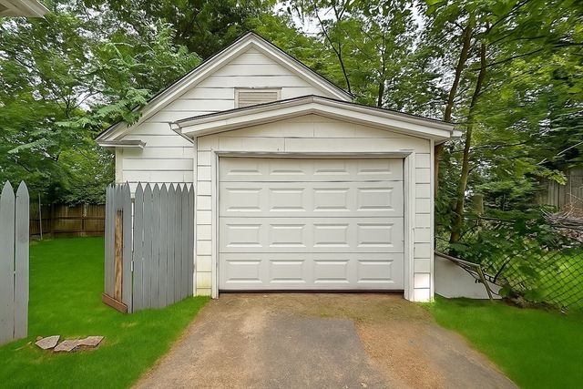 23 Eldert St, Springfield, MA 01109