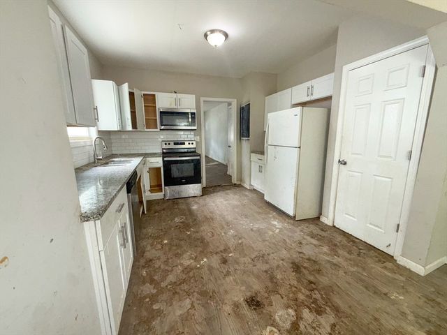 23 Eldert St, Springfield, MA 01109