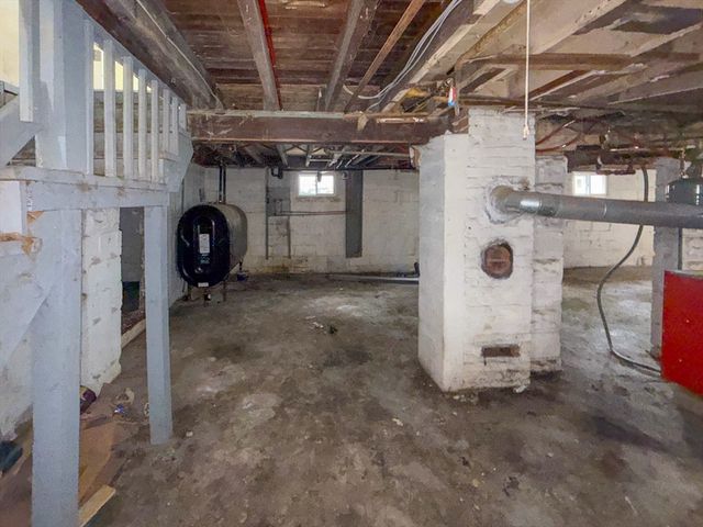 23 Eldert St, Springfield, MA 01109