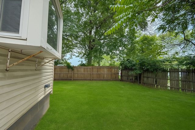 23 Eldert St, Springfield, MA 01109