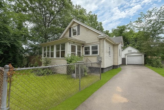 23 Eldert St, Springfield, MA 01109