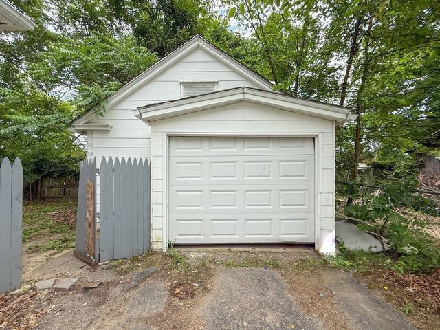 23 Eldert St, Springfield, MA 01109