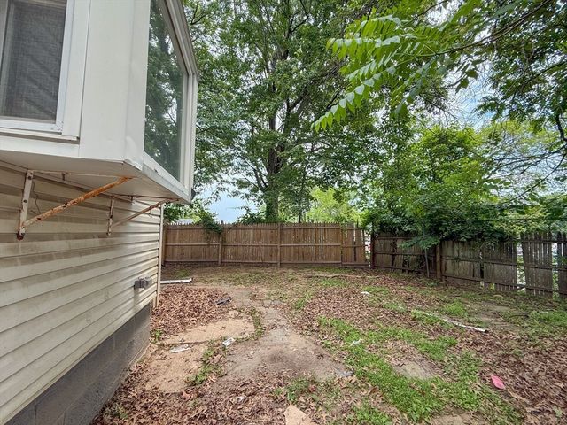 23 Eldert St, Springfield, MA 01109