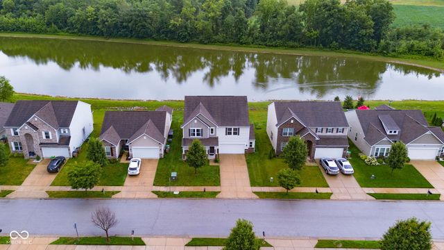 2241 Creek Bank Drive, Columbus, IN 47201