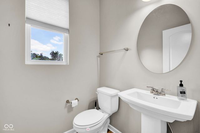 2241 Creek Bank Drive, Columbus, IN 47201