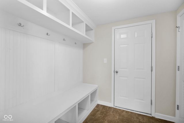 2241 Creek Bank Drive, Columbus, IN 47201