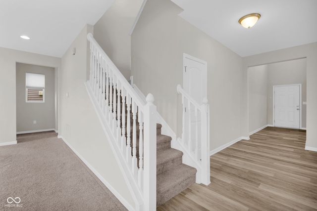 2241 Creek Bank Drive, Columbus, IN 47201