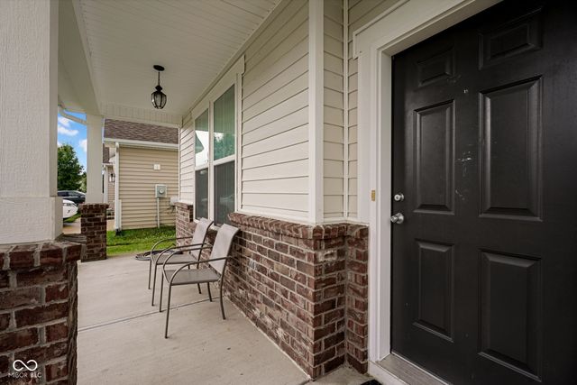 2241 Creek Bank Drive, Columbus, IN 47201