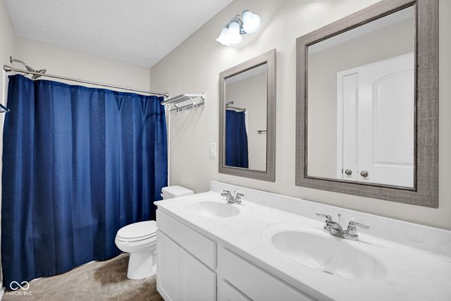 2241 Creek Bank Drive, Columbus, IN 47201