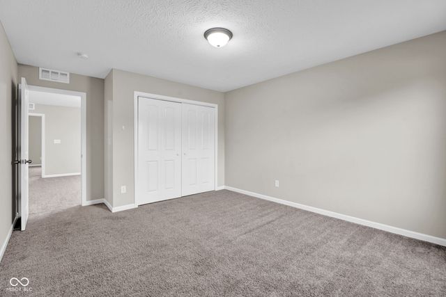 2241 Creek Bank Drive, Columbus, IN 47201