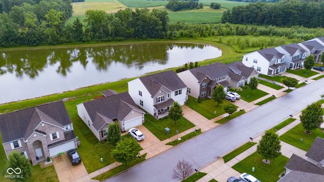 2241 Creek Bank Drive, Columbus, IN 47201