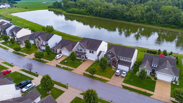 2241 Creek Bank Drive, Columbus, IN 47201