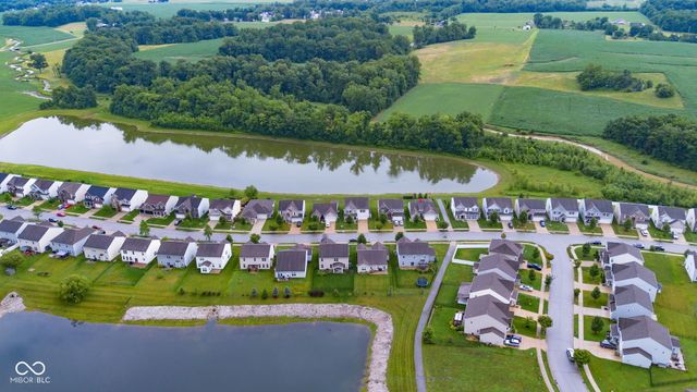 2241 Creek Bank Drive, Columbus, IN 47201