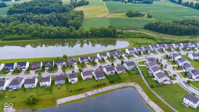 2241 Creek Bank Drive, Columbus, IN 47201