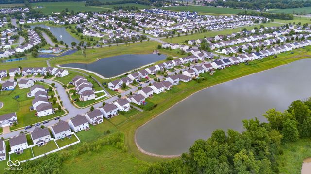 2241 Creek Bank Drive, Columbus, IN 47201