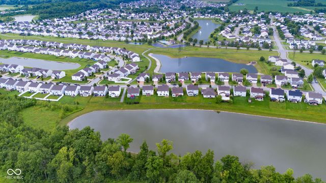 2241 Creek Bank Drive, Columbus, IN 47201