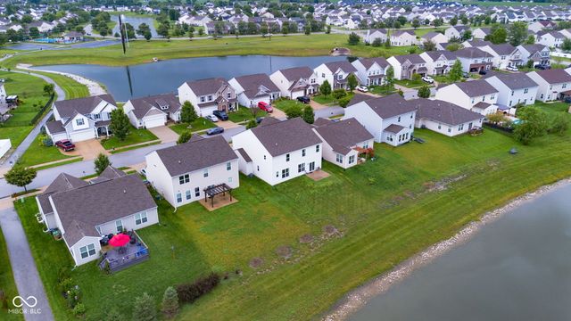 2241 Creek Bank Drive, Columbus, IN 47201
