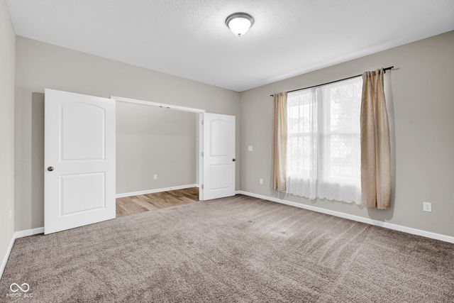 2241 Creek Bank Drive, Columbus, IN 47201