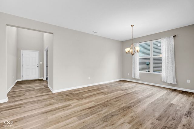 2241 Creek Bank Drive, Columbus, IN 47201