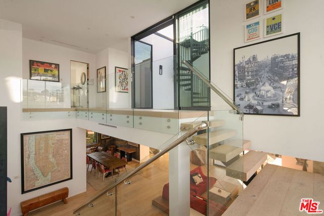 2819 S Canfield Avenue, Los Angeles, CA 90034