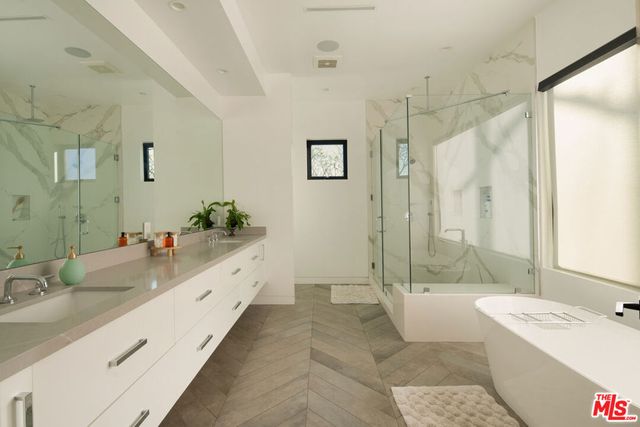 2819 S Canfield Avenue, Los Angeles, CA 90034