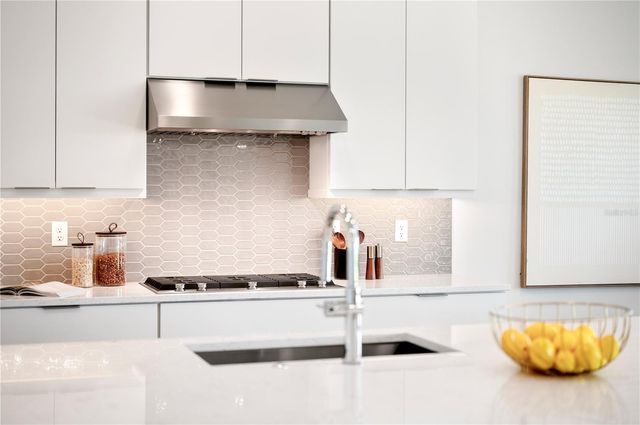 2592 WATERFRONT CIRCLE, Sarasota, FL 34240