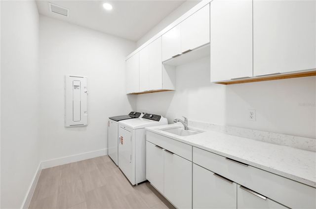 2592 WATERFRONT CIRCLE, Sarasota, FL 34240