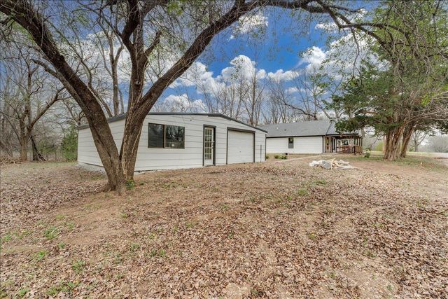 102 E Oak St, Douglass, KS 67039