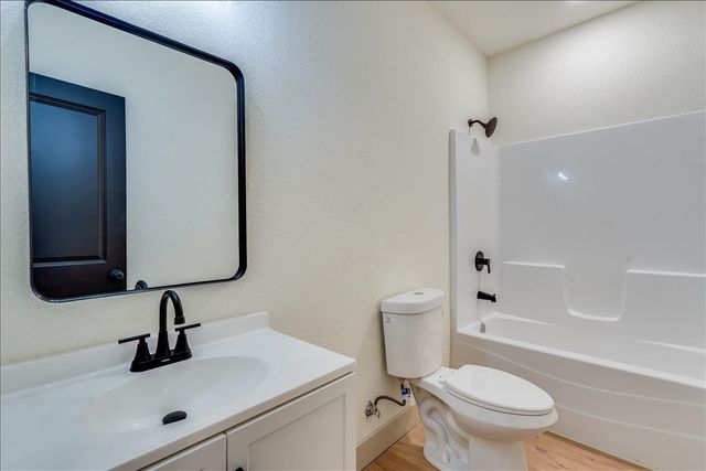 102 E Oak St, Douglass, KS 67039