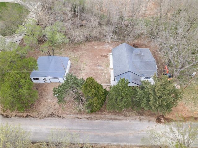 102 E Oak St, Douglass, KS 67039