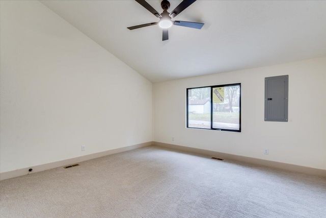 102 E Oak St, Douglass, KS 67039