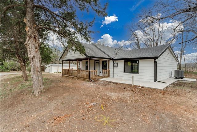 102 E Oak St, Douglass, KS 67039