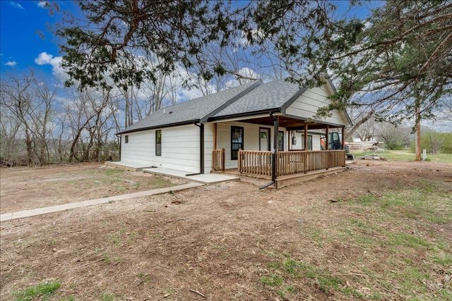 102 E Oak St, Douglass, KS 67039