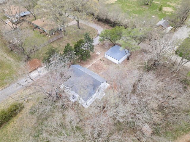 102 E Oak St, Douglass, KS 67039