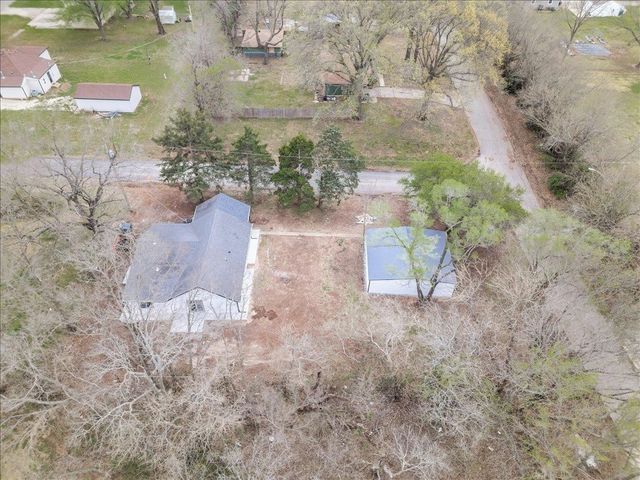 102 E Oak St, Douglass, KS 67039