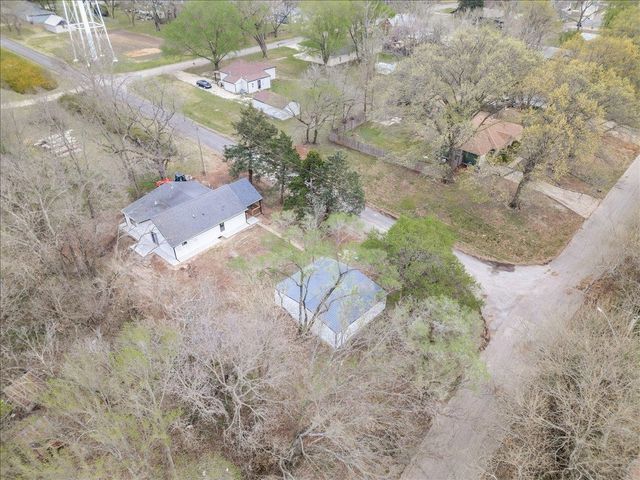 102 E Oak St, Douglass, KS 67039