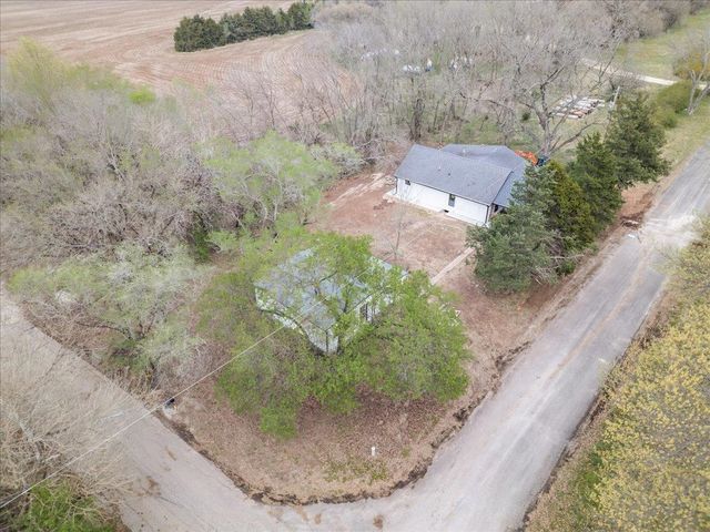 102 E Oak St, Douglass, KS 67039