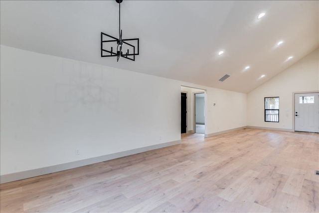 102 E Oak St, Douglass, KS 67039