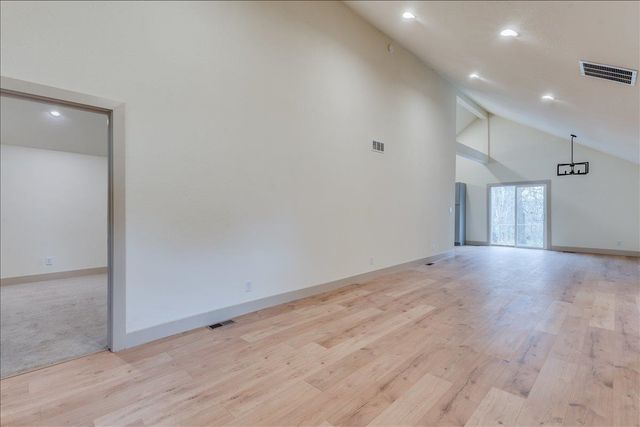 102 E Oak St, Douglass, KS 67039