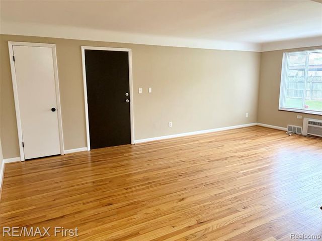 1725 Gardenia Avenue, Royal Oak, MI 48067