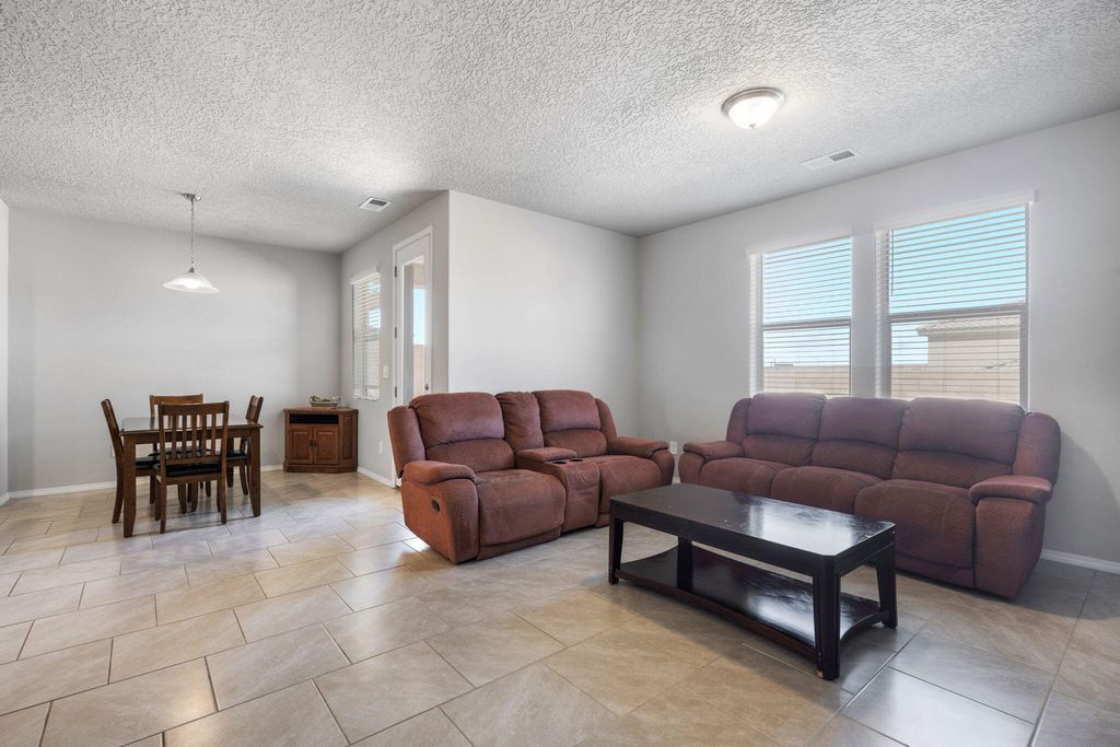 Image 10 of property listing at 2001 Canyon Wren Court SE, Albuquerque, NM 87123