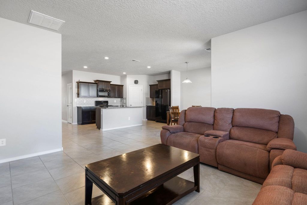 Image 11 of property listing at 2001 Canyon Wren Court SE, Albuquerque, NM 87123